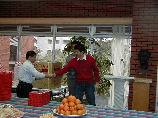 2002-02-07 年終摸彩