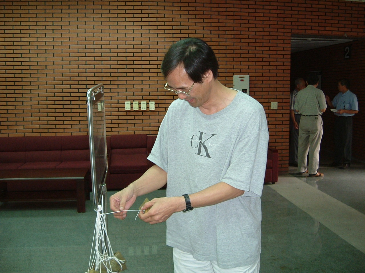 2003-06-12 SARS後的第一次 Coffee Time-陳國誠先生升等為副研究員大請客