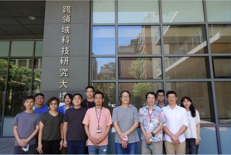 2022-07-11 由本所李德春副研究員帶領之NanoSIMS核心設施實驗團隊與本院生多中心、應科中心及澳洲James Cook大學合作, 首度揭開珊瑚共生菌聚合體神秘的「面紗」, 研究成果發表於國際期刊《Science Advances》。